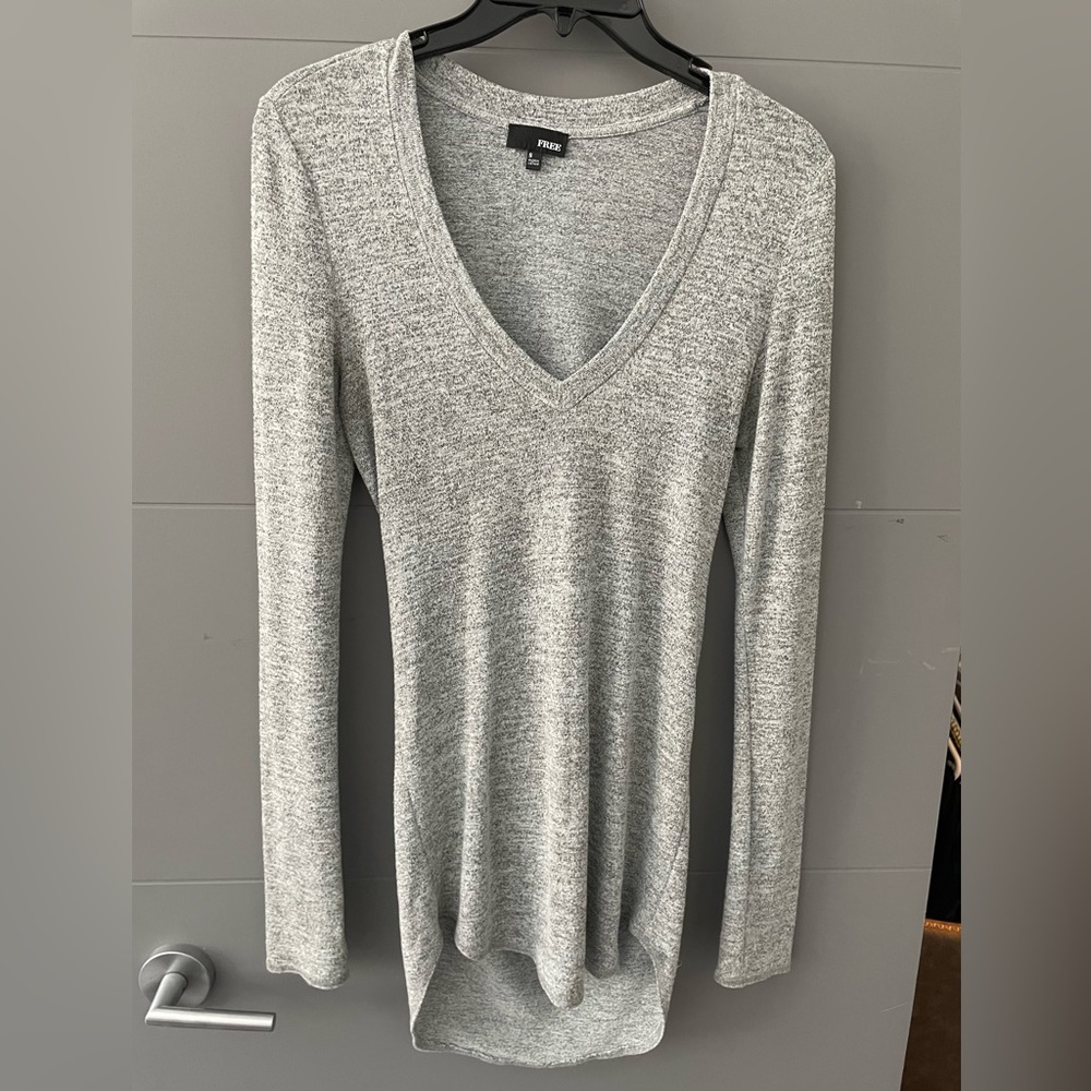 Aritzia Free long sleeve tee